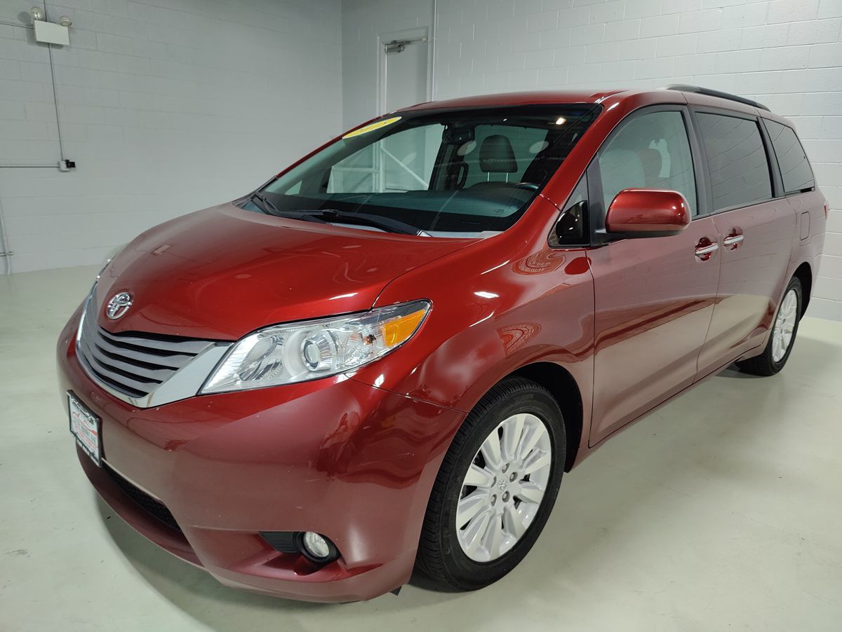 2015 Toyota Sienna XLE photo 15