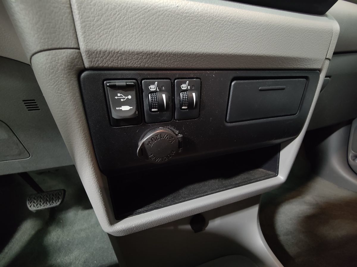 2015 Toyota Sienna XLE photo 24