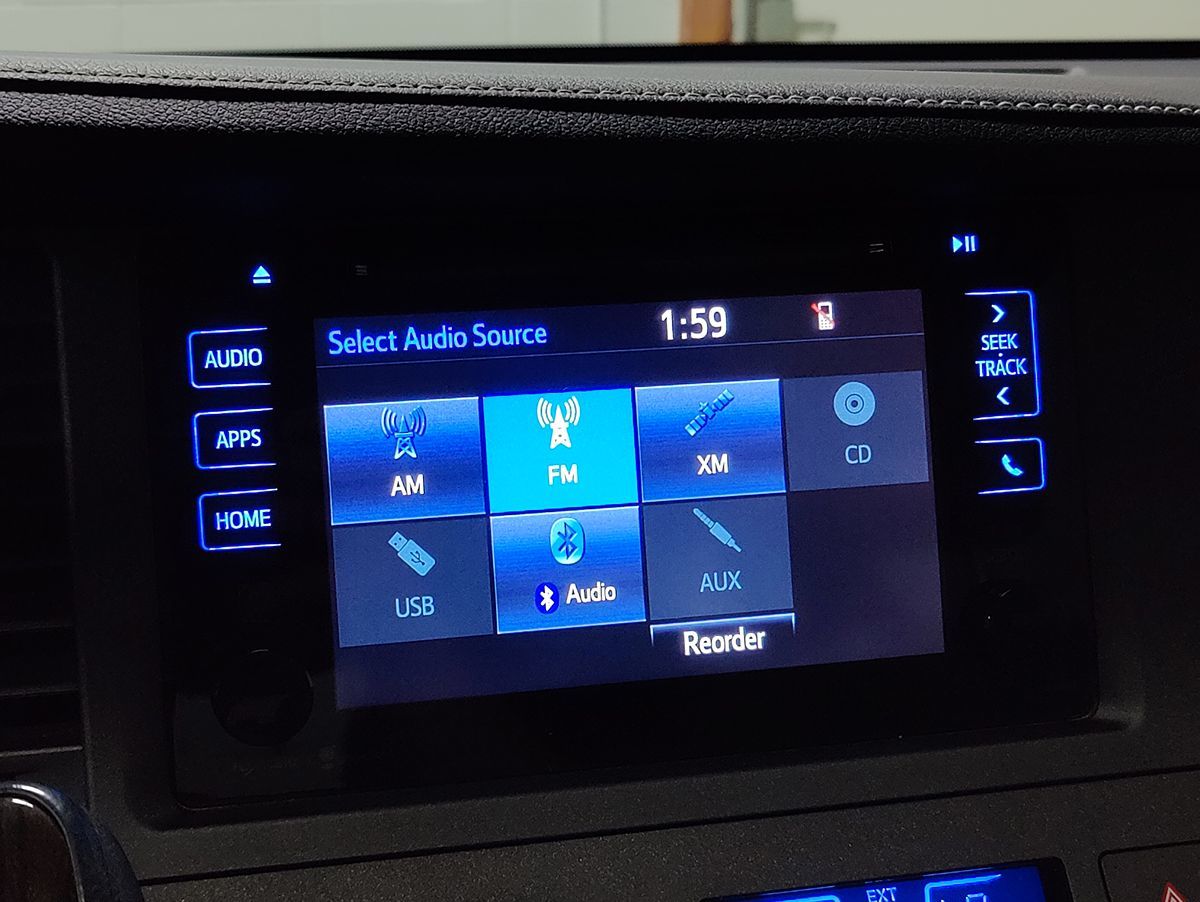 2015 Toyota Sienna XLE photo 27