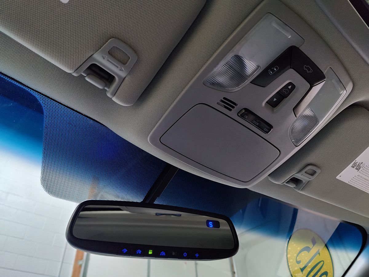 2015 Toyota Sienna XLE photo 30