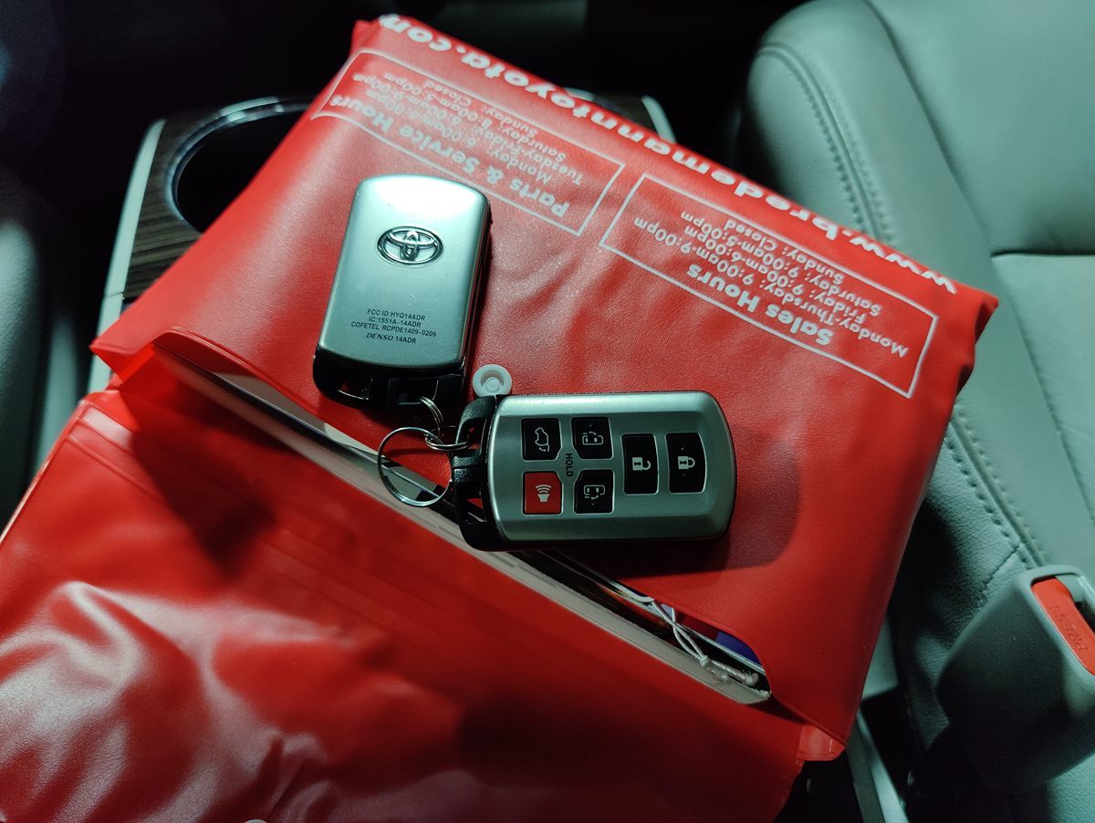 2015 Toyota Sienna XLE photo 32