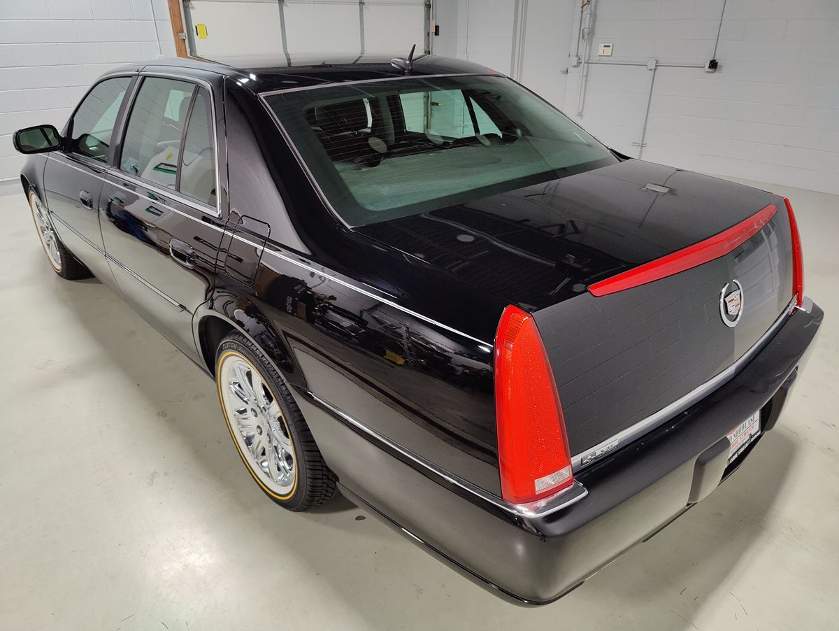 2008 Cadillac DTS photo 14
