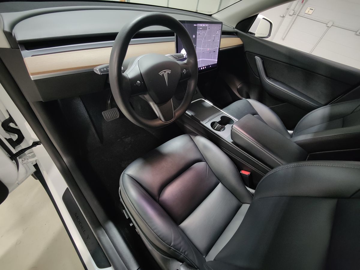 2022 Tesla Model Y Long Range photo 17