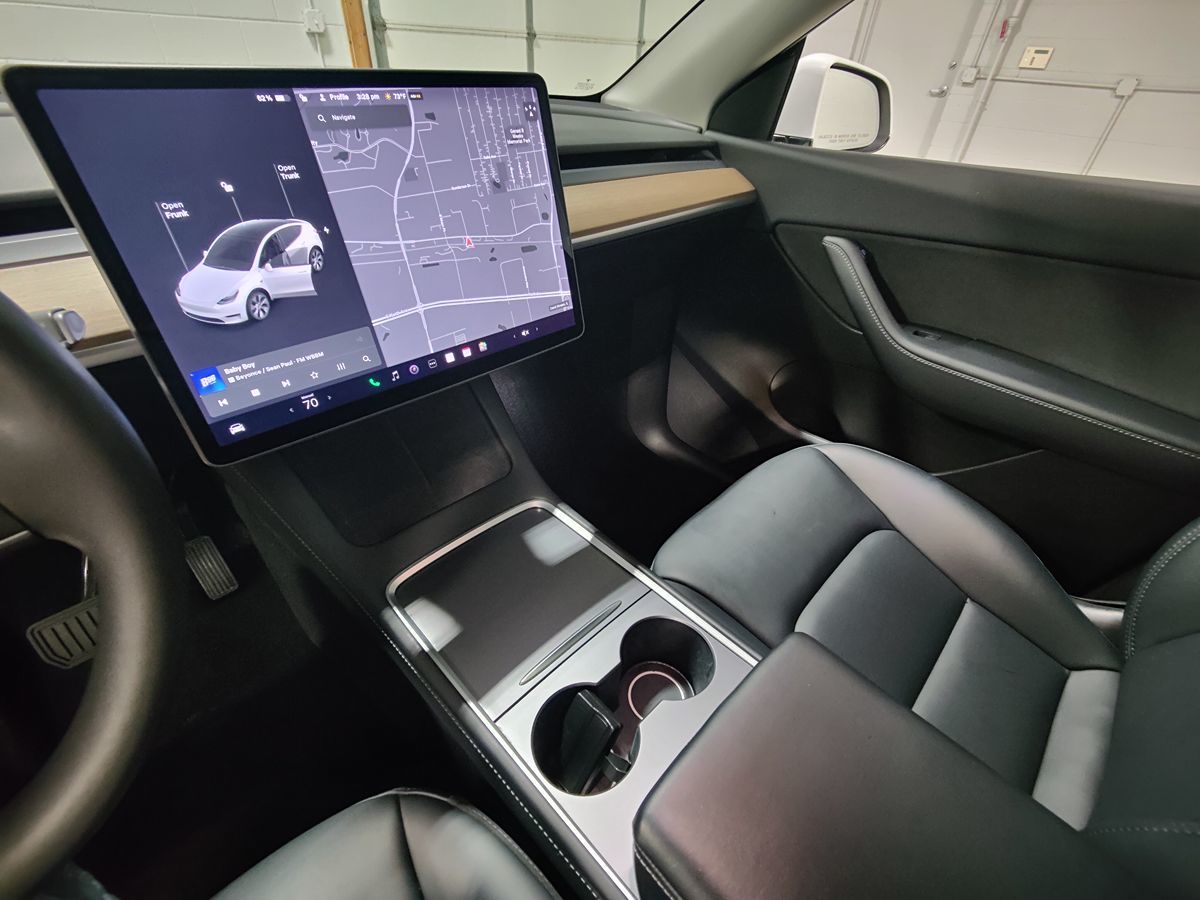 2022 Tesla Model Y Long Range photo 19