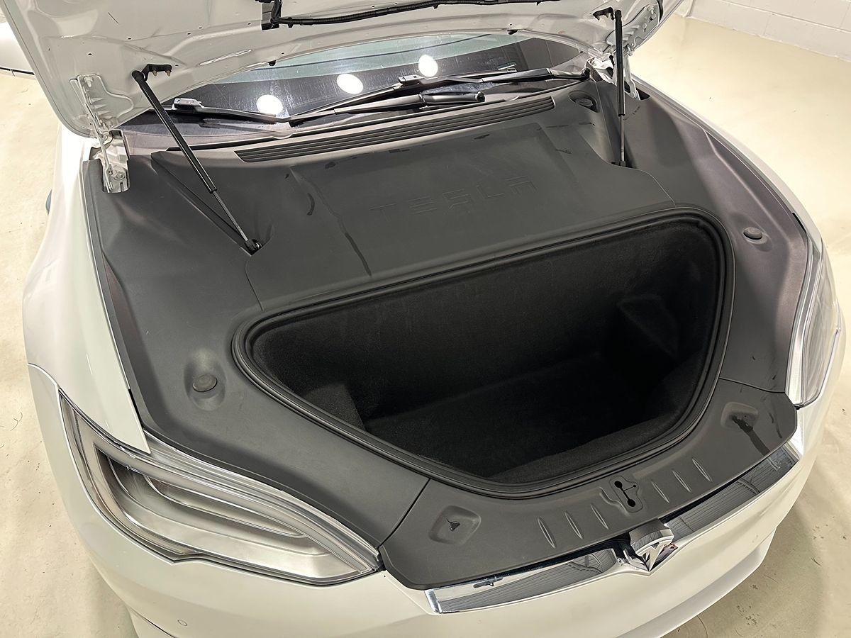 2020 Tesla Model S Long Range Plus photo 2
