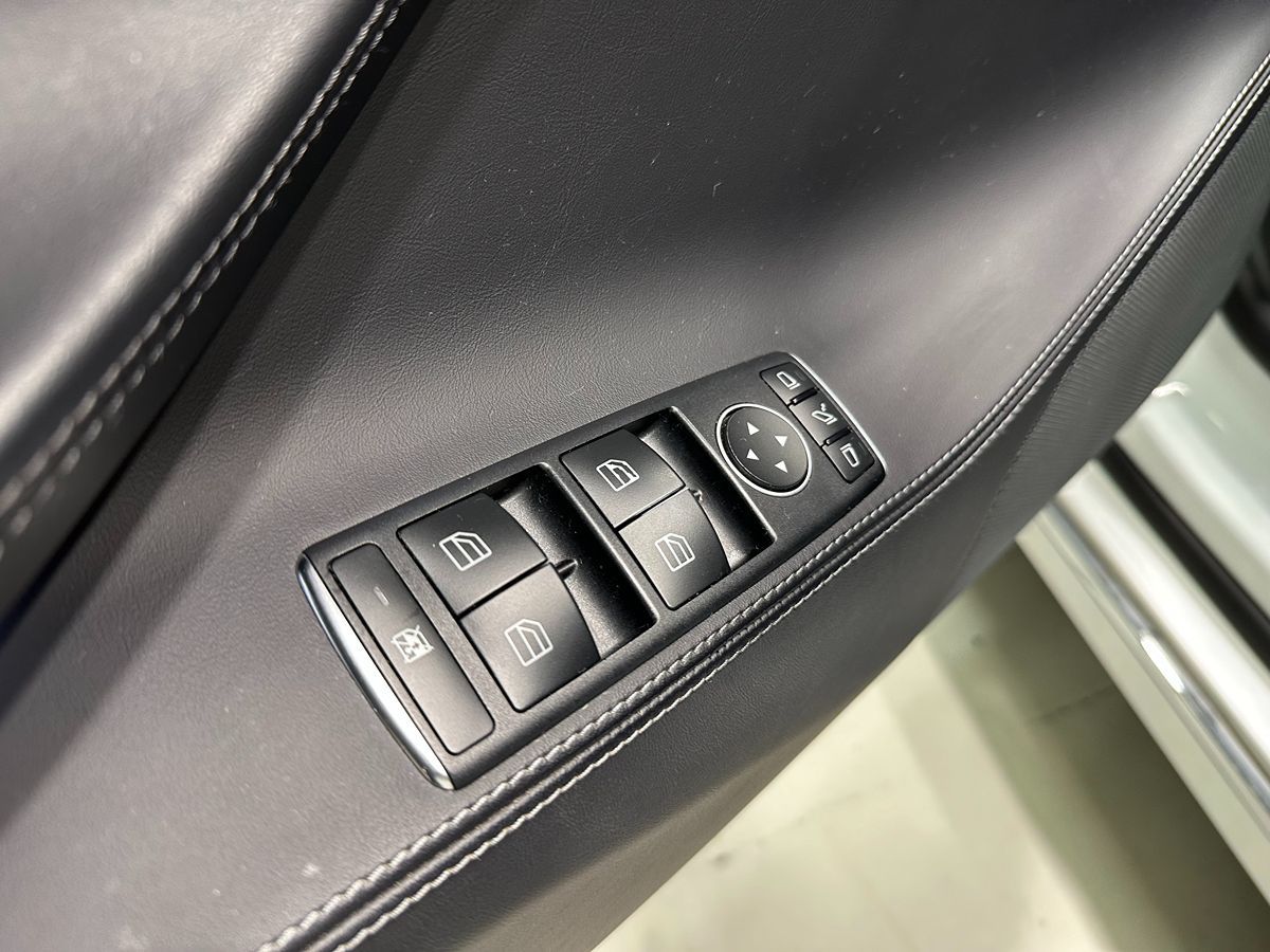 2020 Tesla Model S Long Range Plus photo 18