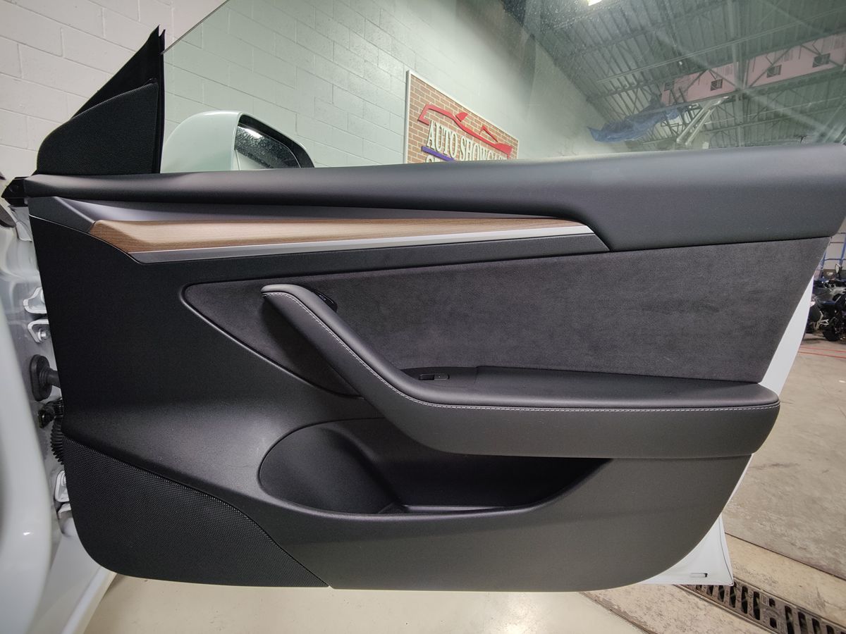 2023 Tesla Model 3 photo 9