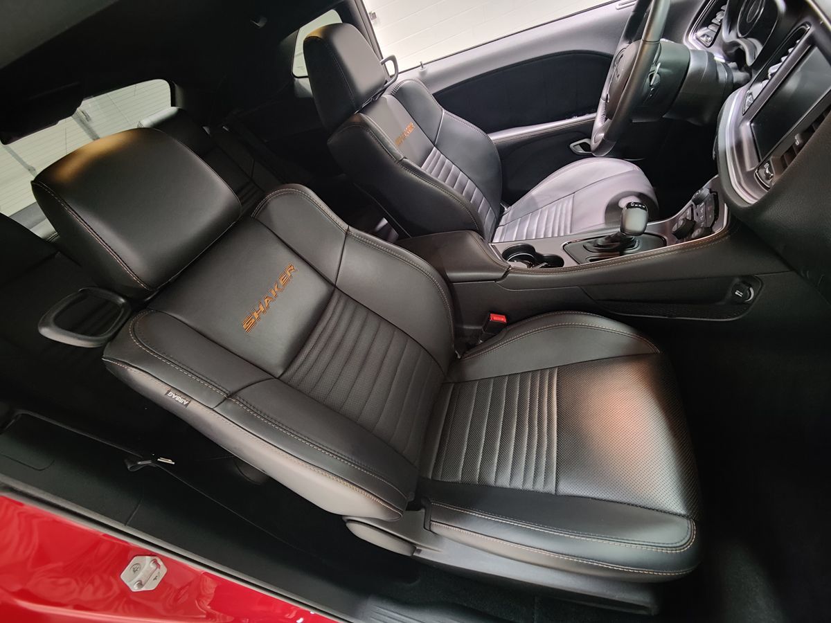 2015 Dodge Challenger R/T Plus Shaker photo 12