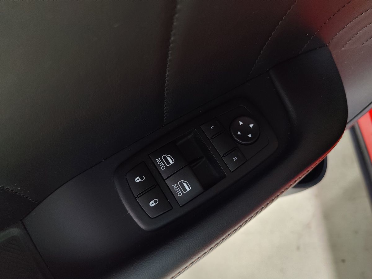 2015 Dodge Challenger R/T Plus Shaker photo 21