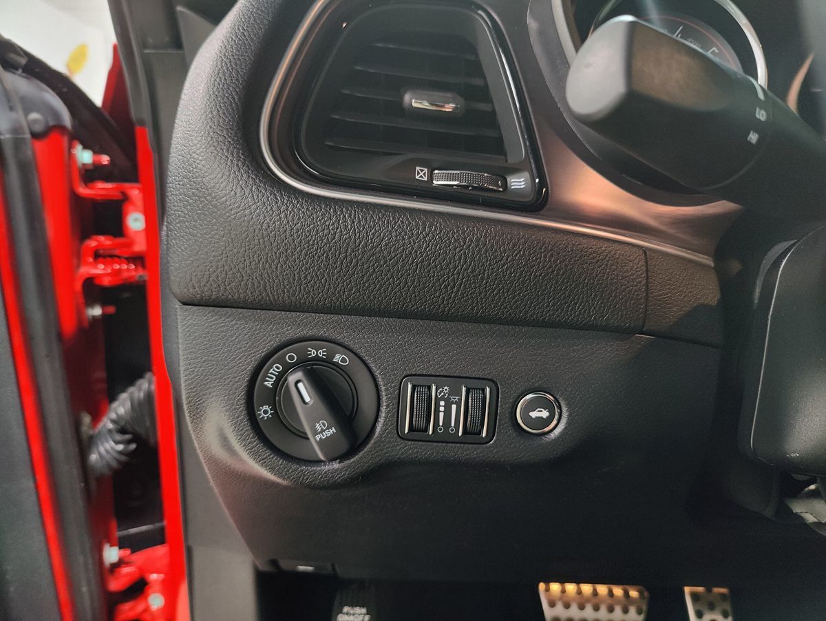 2015 Dodge Challenger R/T Plus Shaker photo 24