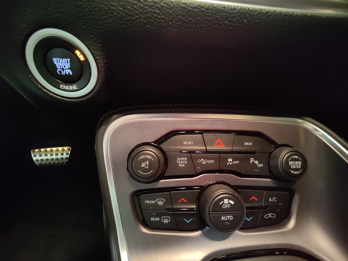 2015 Dodge Challenger R/T Plus Shaker photo 28