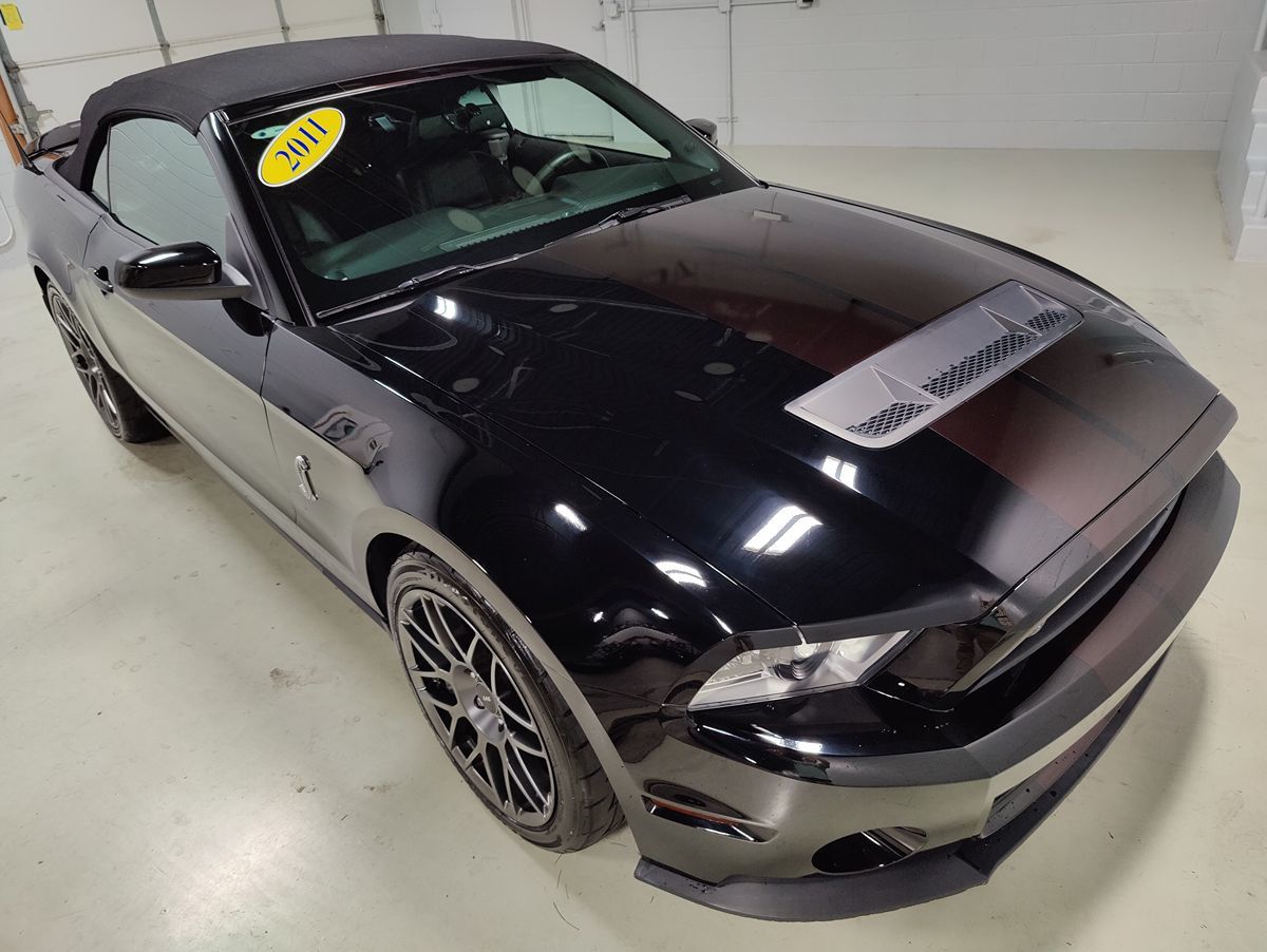2011 Ford Mustang Shelby GT photo 2