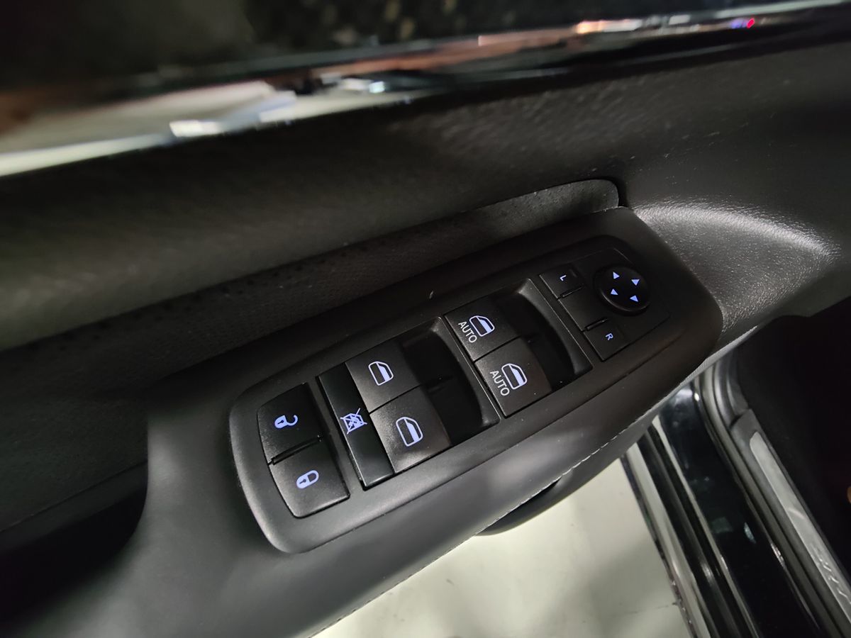 2020 Jeep Grand Cherokee SRT8 photo 18