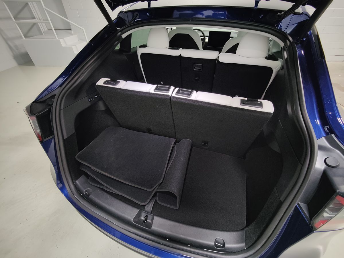 2024 Tesla Model Y Long Range photo 7