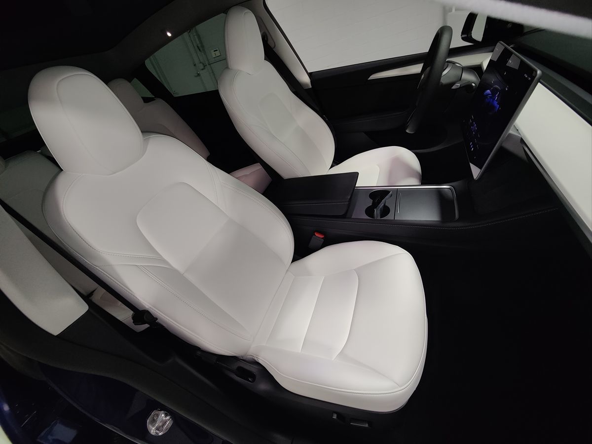 2024 Tesla Model Y Long Range photo 10