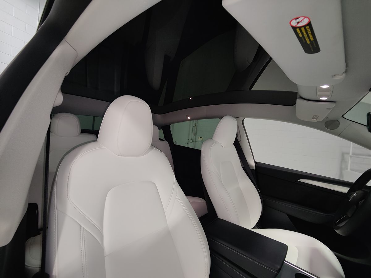 2024 Tesla Model Y Long Range photo 11