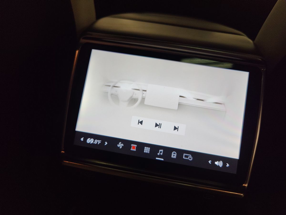 2024 Tesla Model Y Long Range photo 17