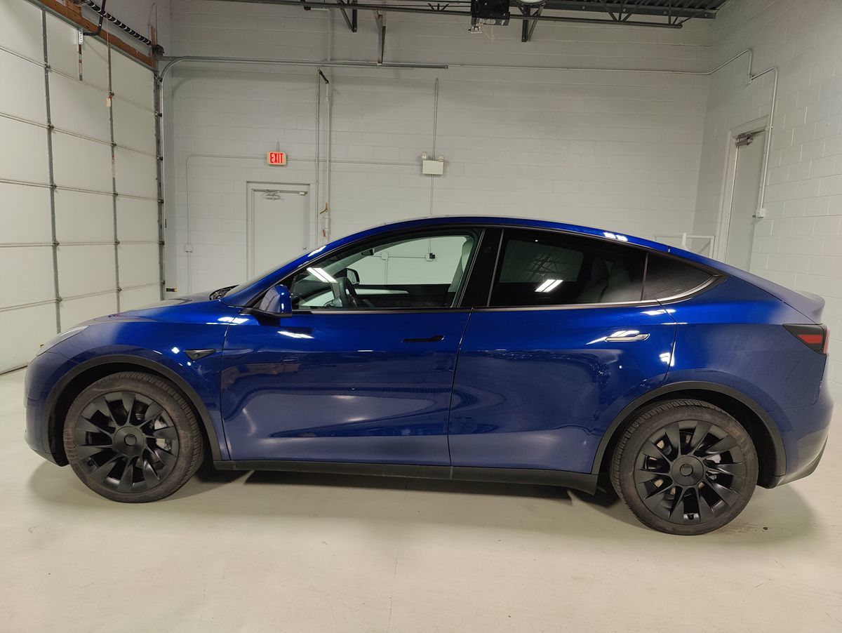 2024 Tesla Model Y Long Range photo 19
