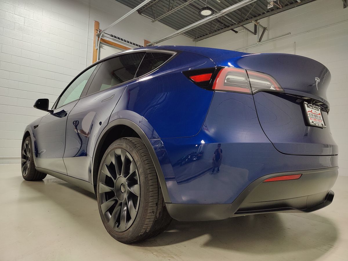 2024 Tesla Model Y Long Range photo 21
