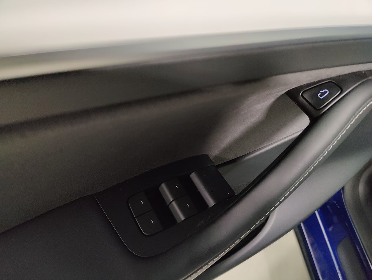 2024 Tesla Model Y Long Range photo 22