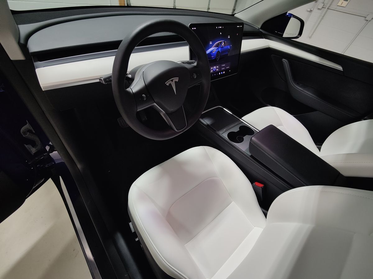 2024 Tesla Model Y Long Range photo 24