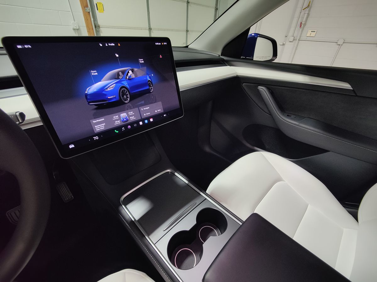 2024 Tesla Model Y Long Range photo 26