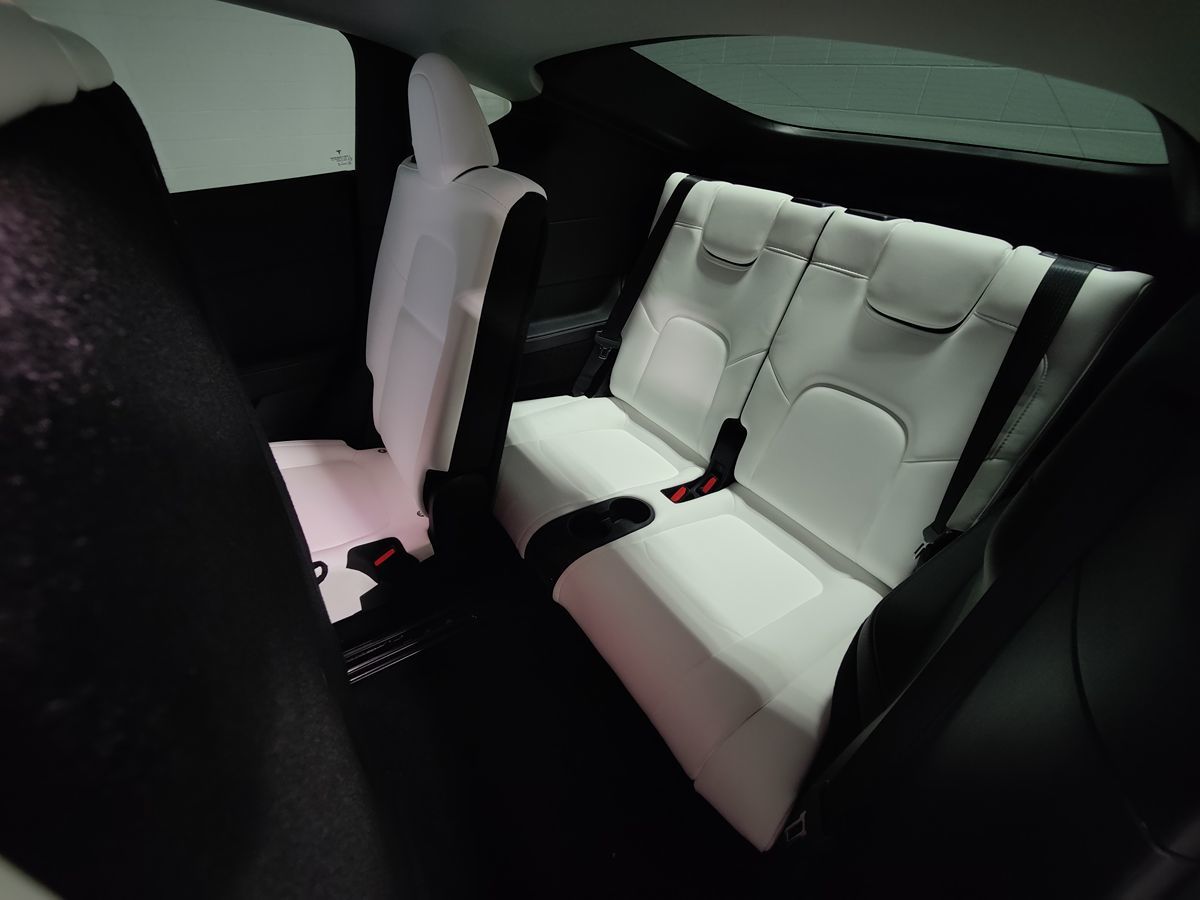 2024 Tesla Model Y Long Range photo 33
