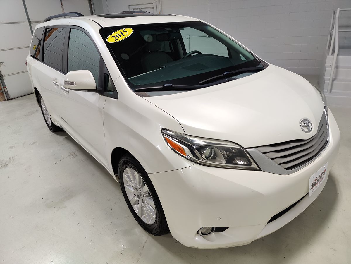 2015 Toyota Sienna Limited Premium photo 3