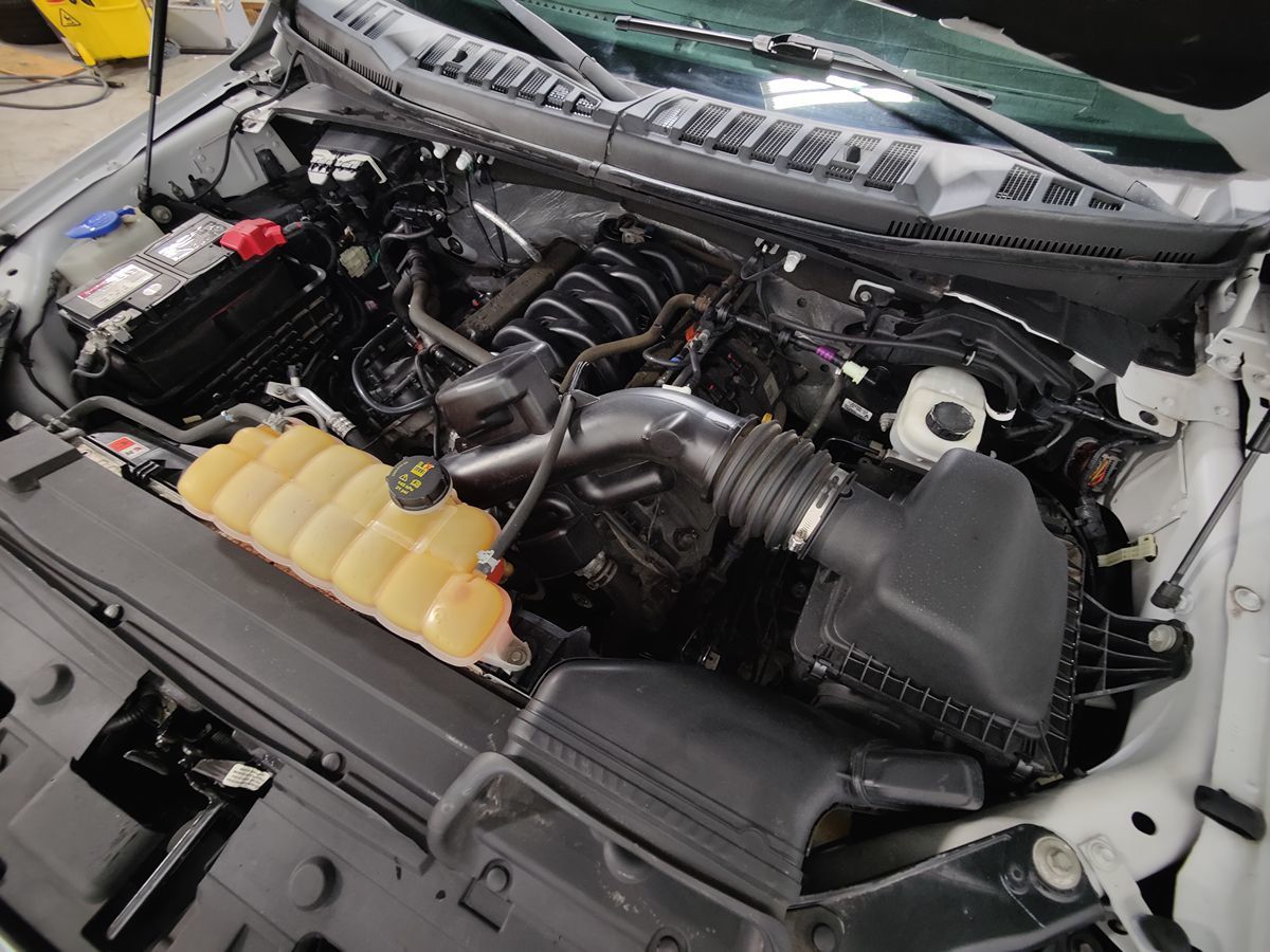 2015 Ford F-150 XLT photo 4