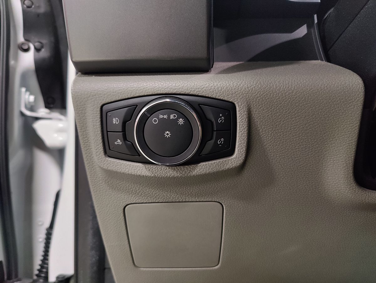2015 Ford F-150 XLT photo 21