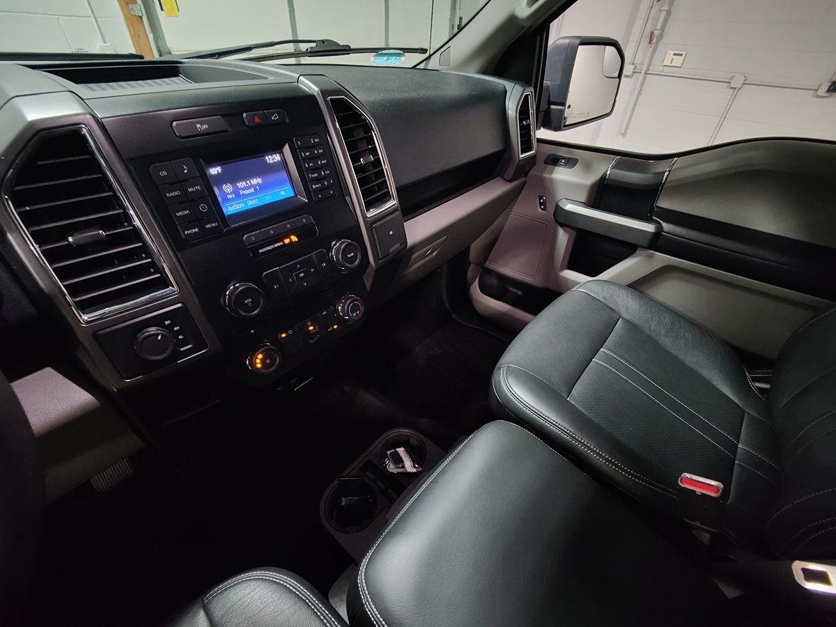 2015 Ford F-150 XLT photo 23