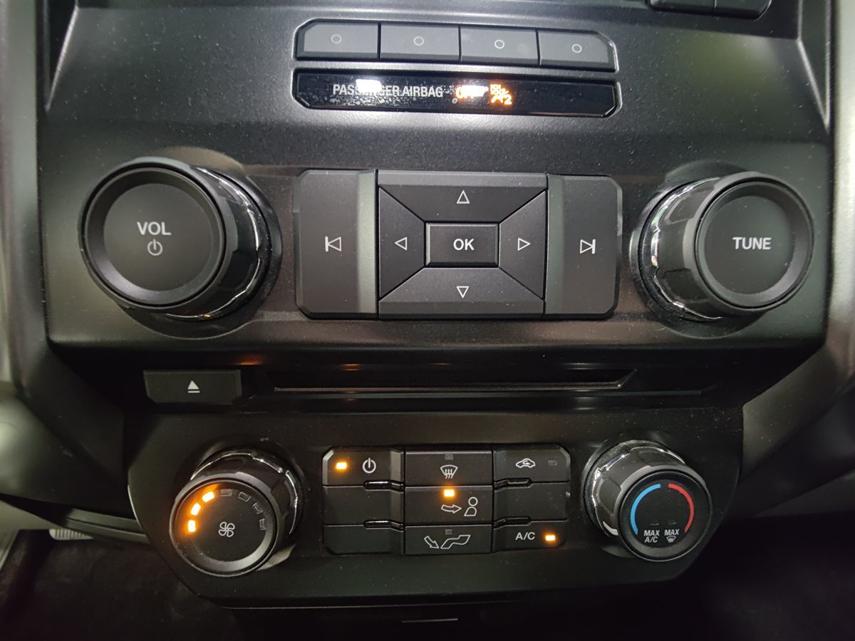 2015 Ford F-150 XLT photo 25
