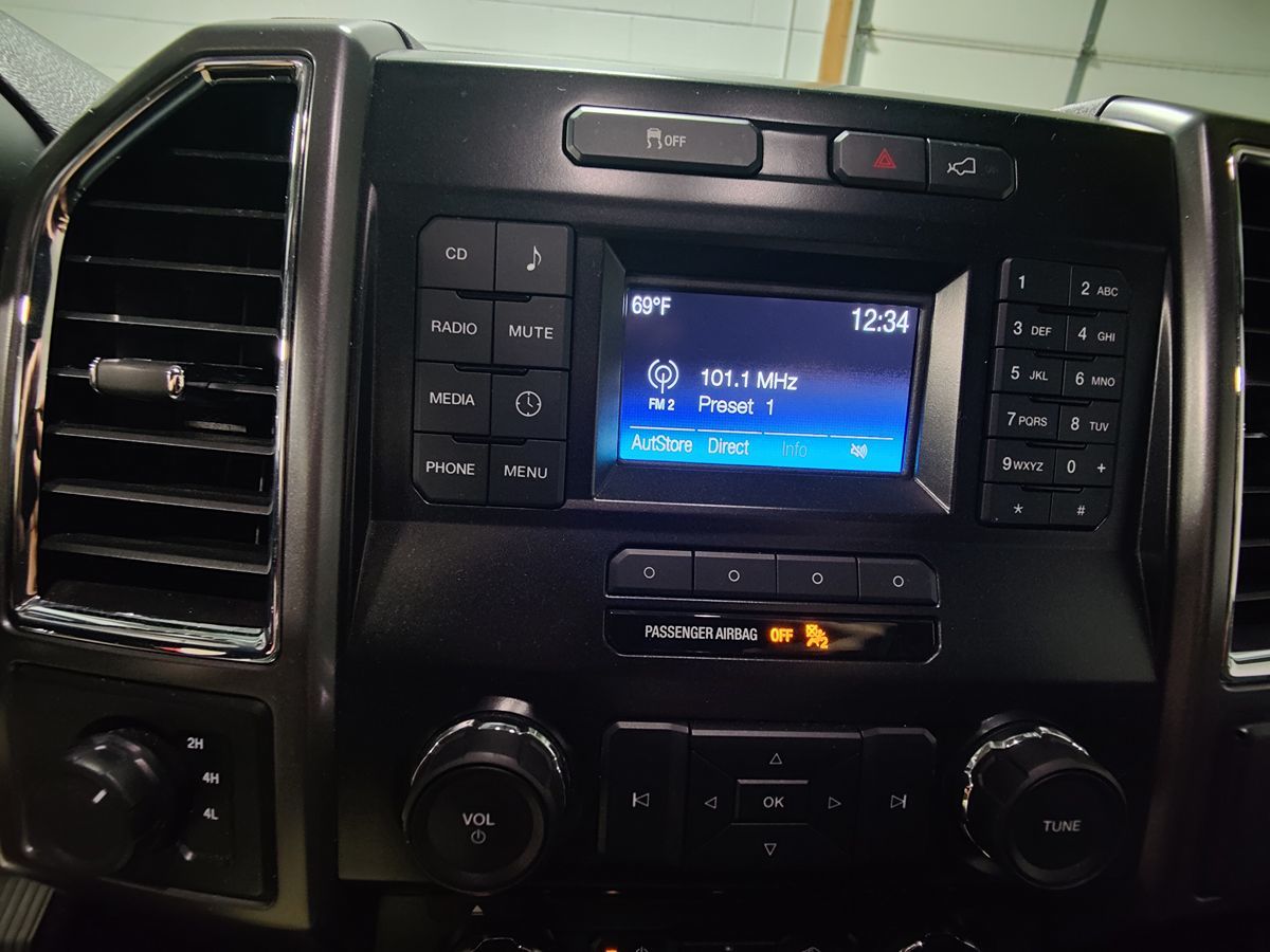 2015 Ford F-150 XLT photo 27