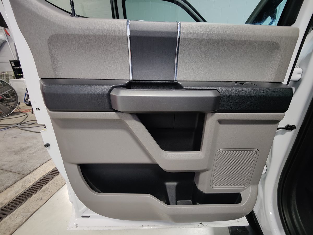 2015 Ford F-150 XLT photo 31