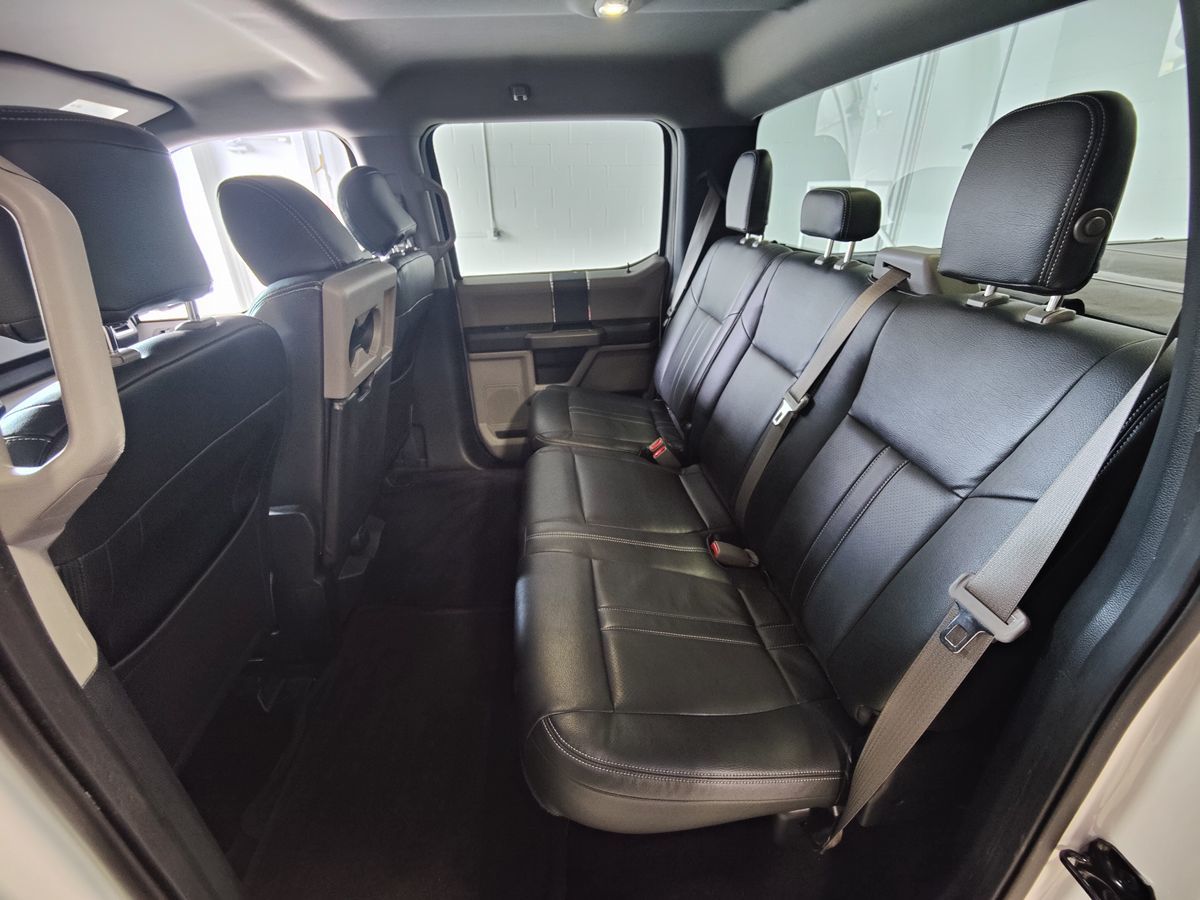 2015 Ford F-150 XLT photo 32