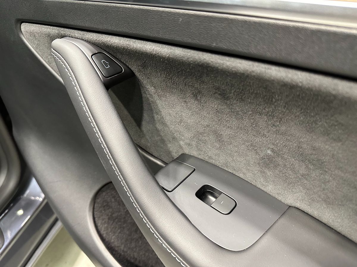 2023 Tesla Model Y Long Range photo 8