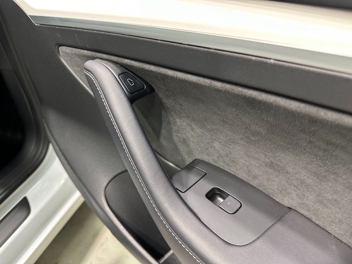 2022 Tesla Model 3 Long Range photo 10