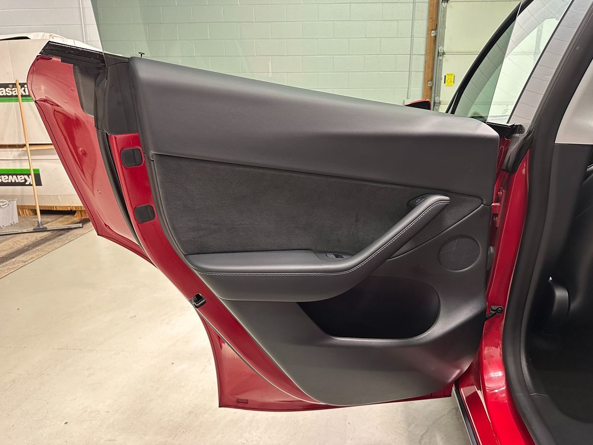 2022 Tesla Model Y Long Range photo 17