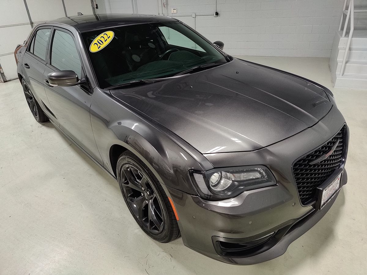 2022 Chrysler 300 photo 2