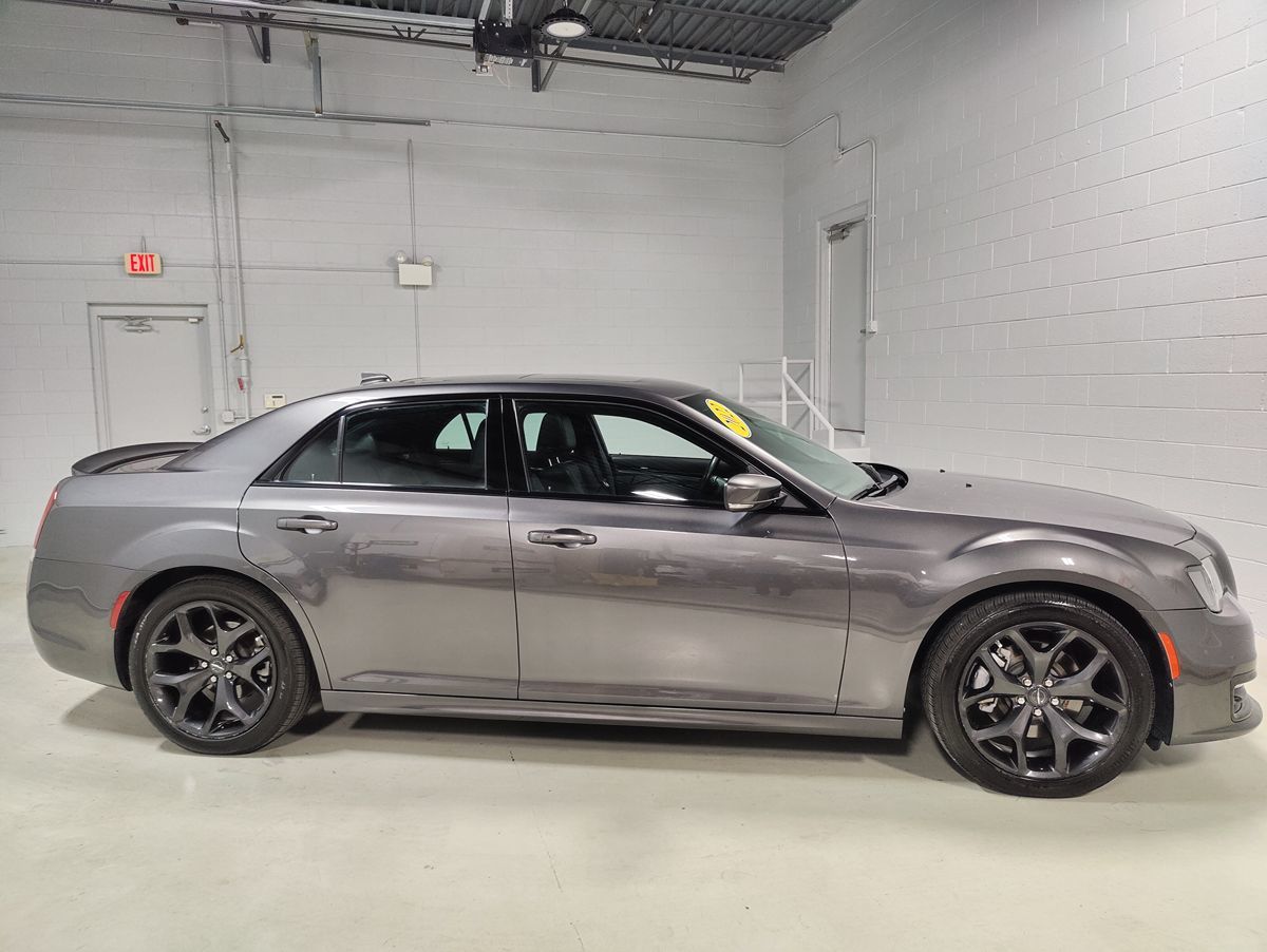 2022 Chrysler 300 photo 5