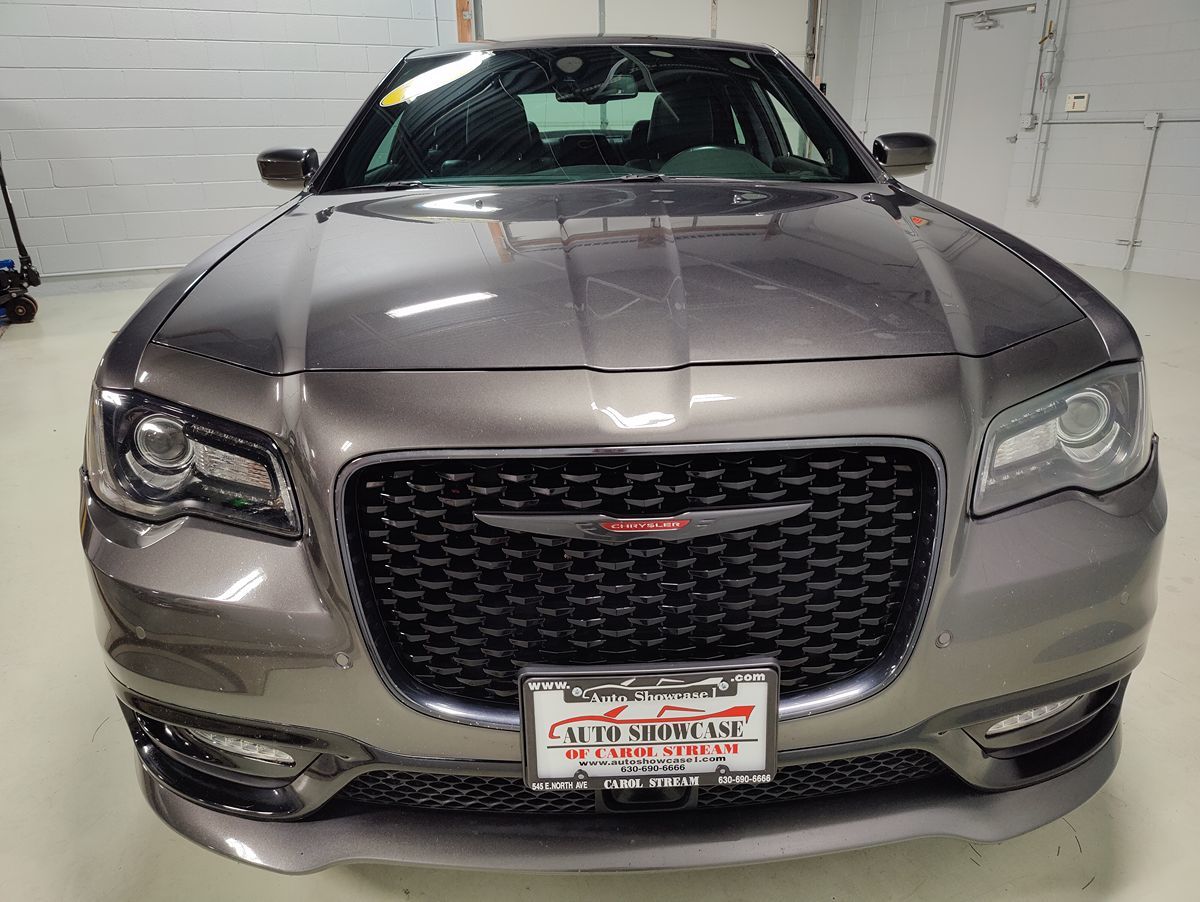 2022 Chrysler 300 photo 3
