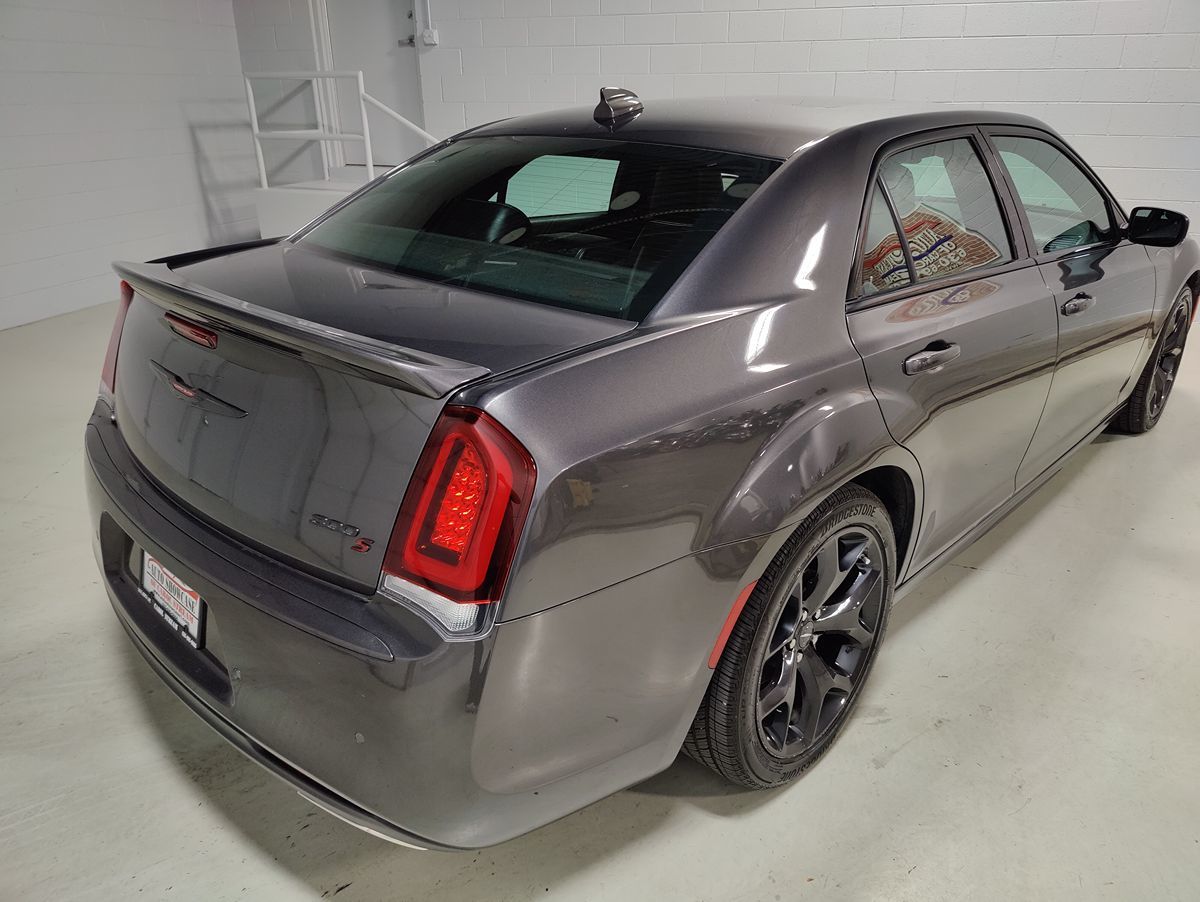 2022 Chrysler 300 photo 6