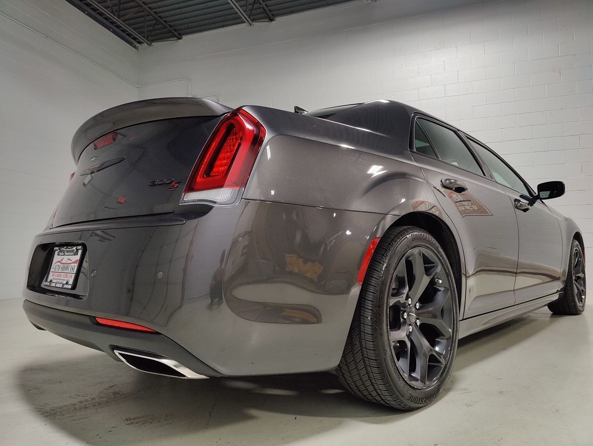 2022 Chrysler 300 photo 7