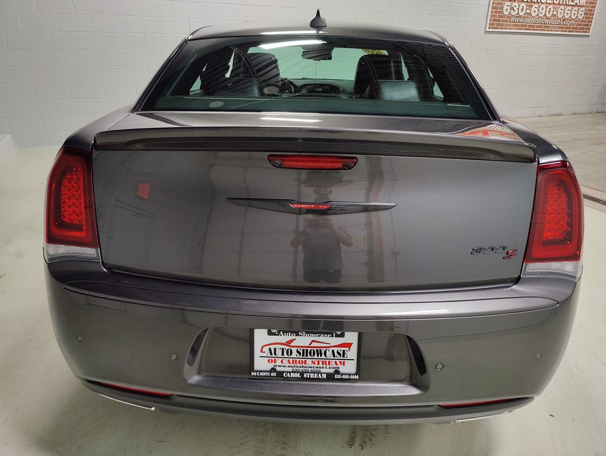 2022 Chrysler 300 photo 8
