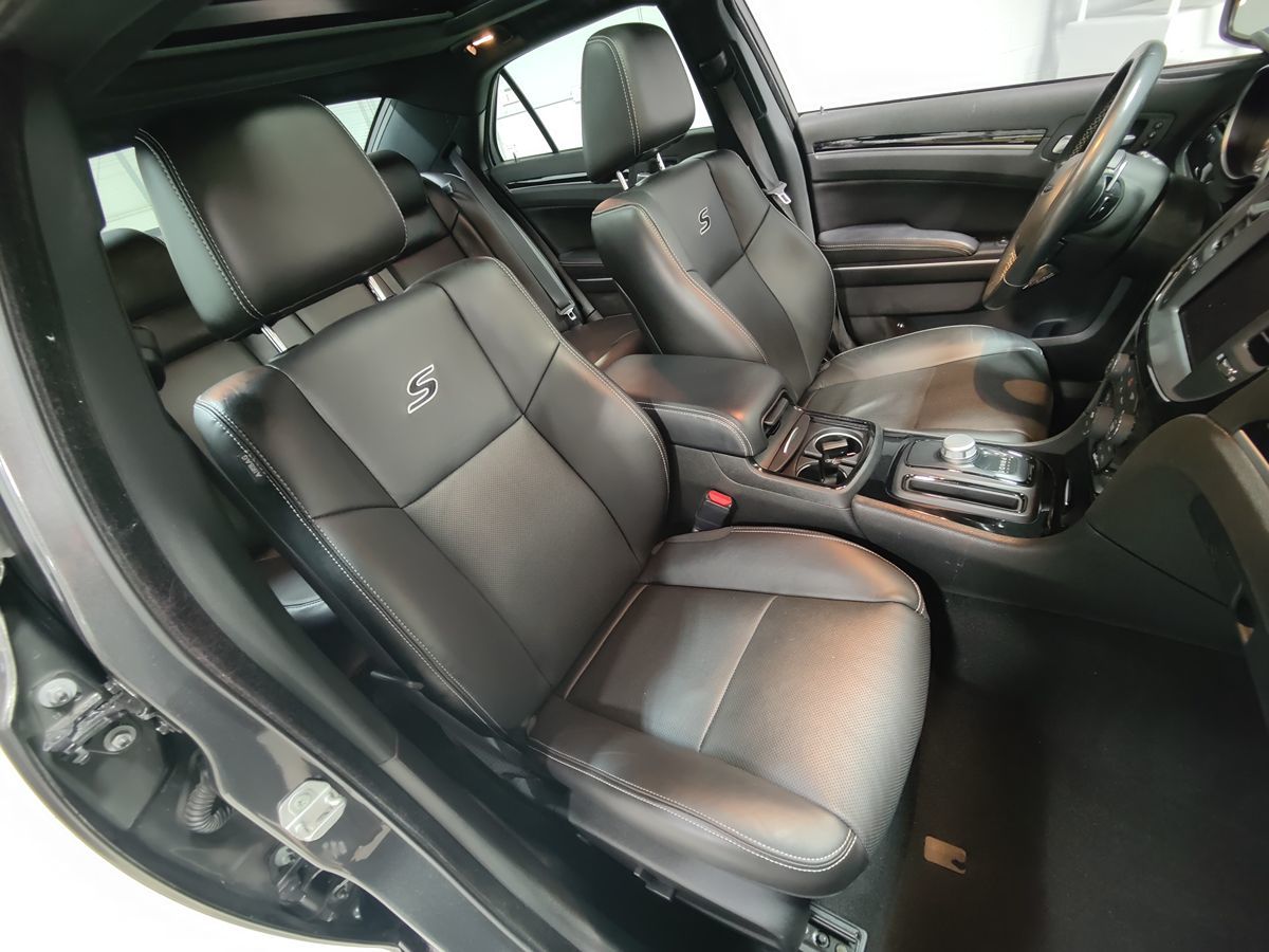 2022 Chrysler 300 photo 14