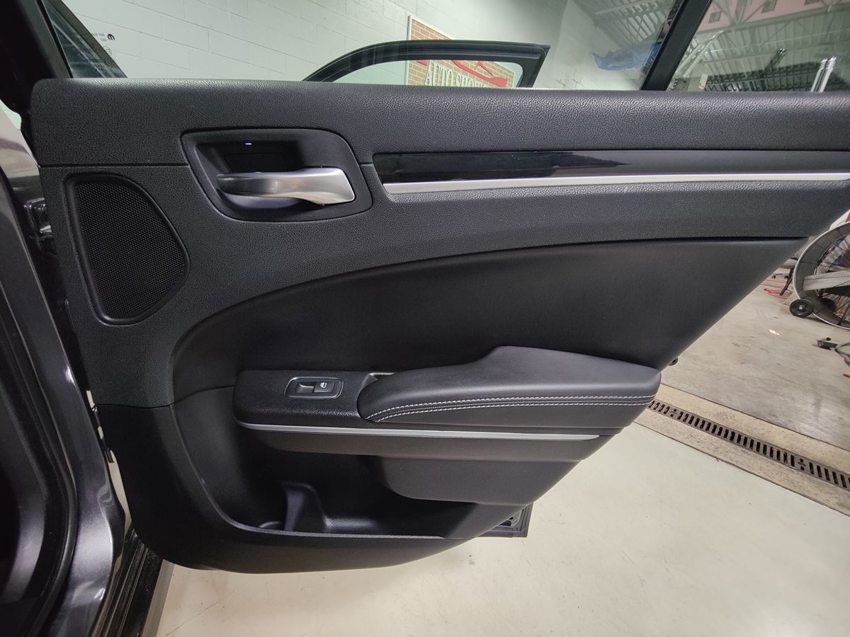 2022 Chrysler 300 photo 16