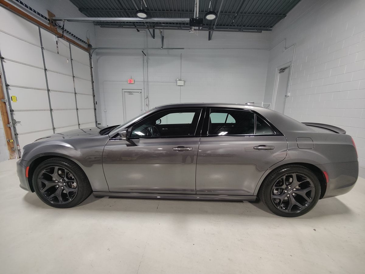 2022 Chrysler 300 photo 21