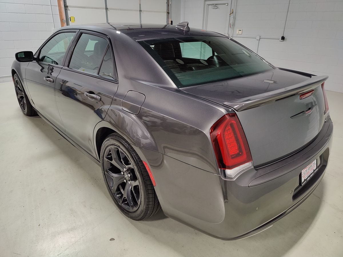 2022 Chrysler 300 photo 22