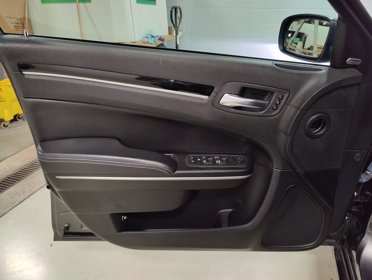 2022 Chrysler 300 photo 24