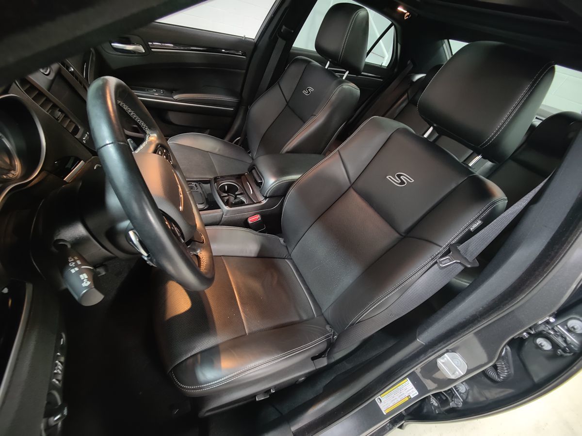 2022 Chrysler 300 photo 28